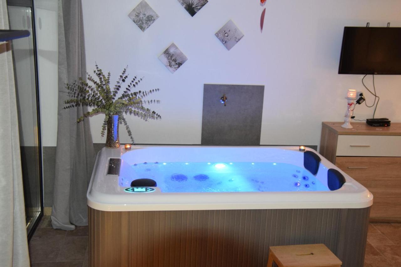 Gites Spa De Charme L Etoile Spa بيناك إي كازوناك المظهر الخارجي الصورة