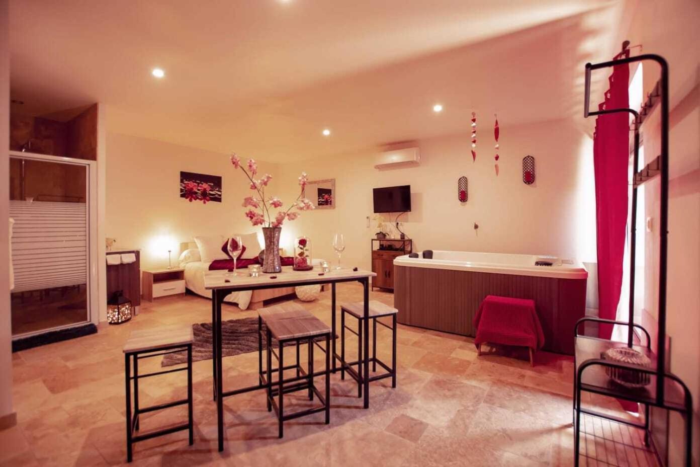 Gites Spa De Charme L Etoile Spa بيناك إي كازوناك المظهر الخارجي الصورة